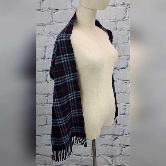Burberry Vintage Scarf Navy Check 100% Lambswool England 90s Y2K 60" x 11" - Picture 9 of 13